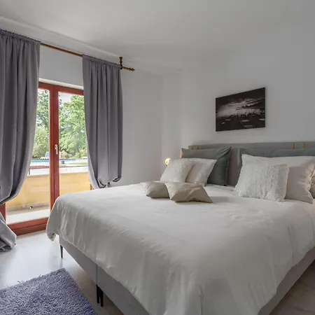 Apartment Adelia 1 *