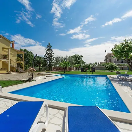 Apartment Adelia 1 *
